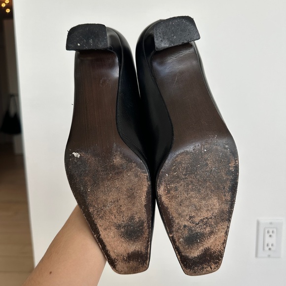 Black Stuart Weitzman Kitten Heel pointed toe - Picture 3 of 4